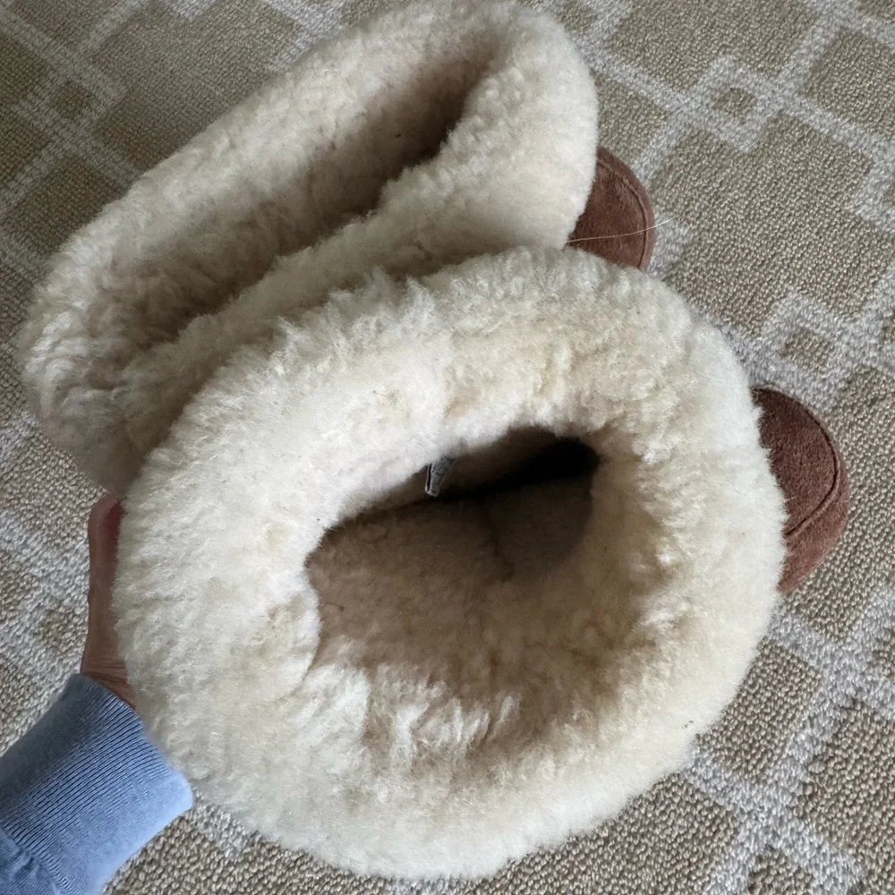 Bearpaw Suede Shearling Lined Short Winter Boots Warm Cozy Chestnut Brown Size 9